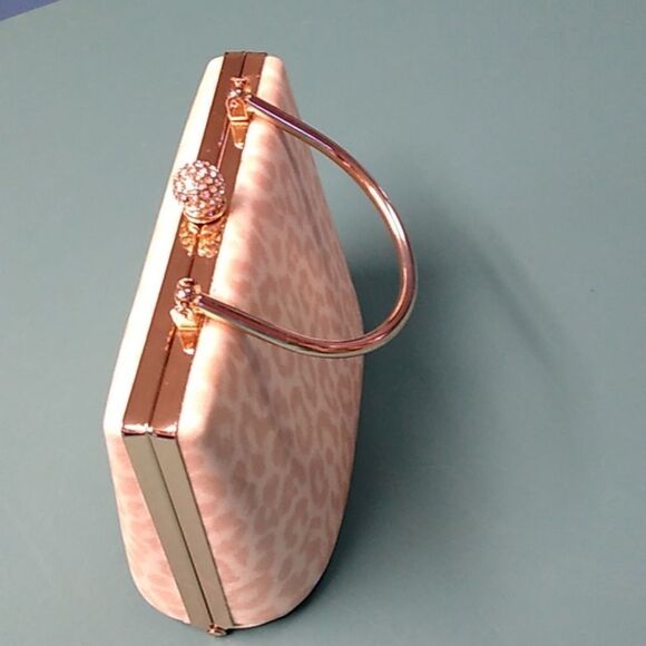 Pill Box Clutch/Wristlet or Shoulder Bag Gold Tone Metal Wedding Prom - Picture 7 of 7